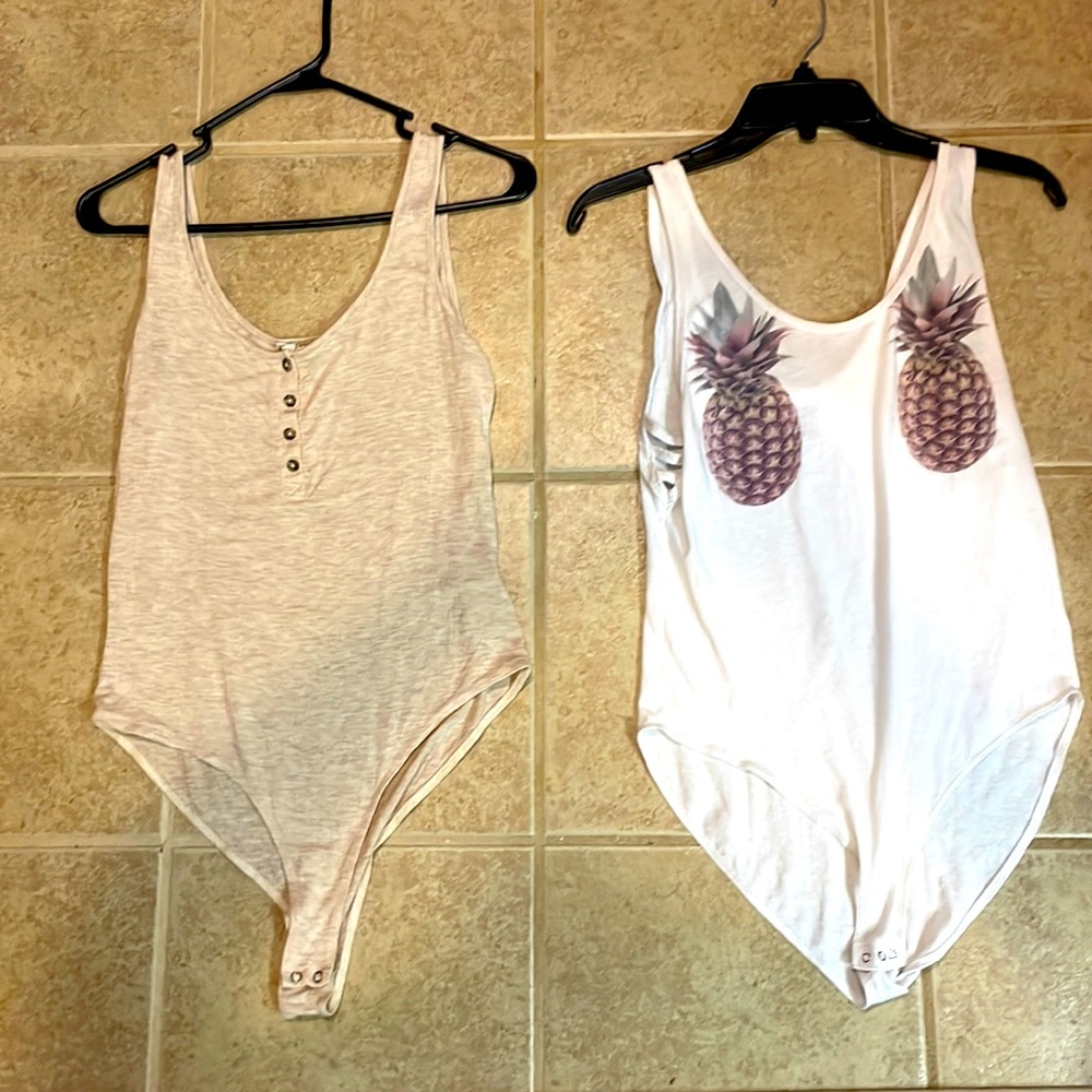 2 body suits M/L